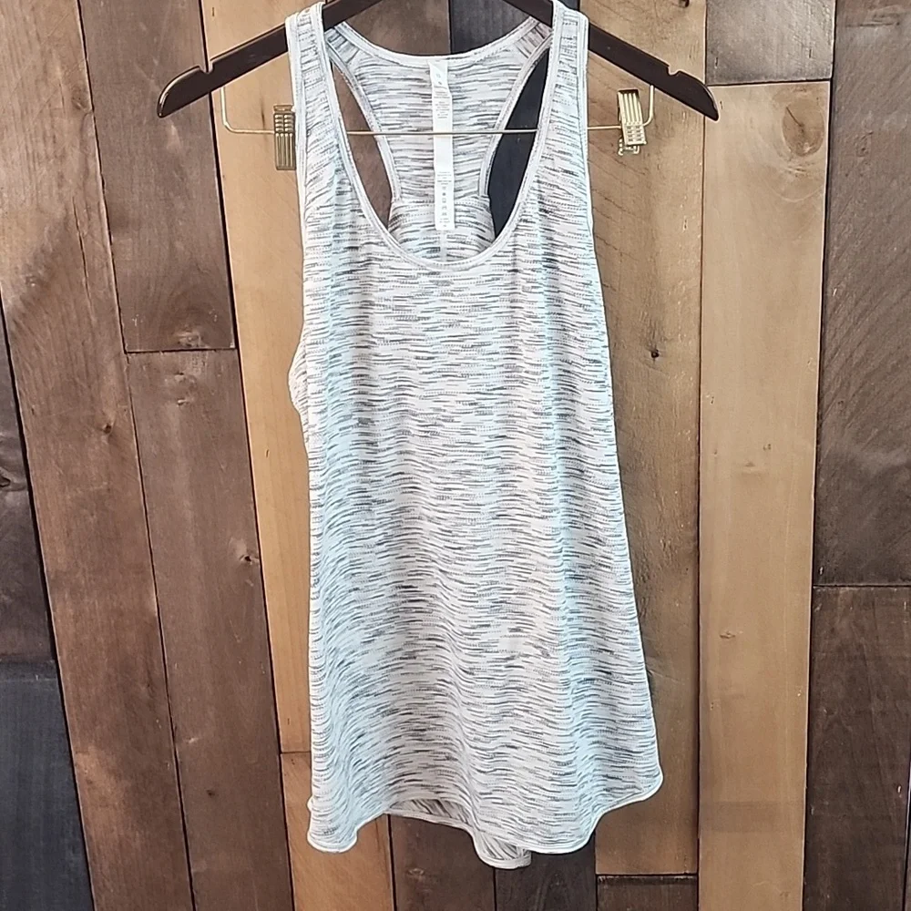 Lululemon Essential Tank Pleated  Size 10 - Picture 2 of 5